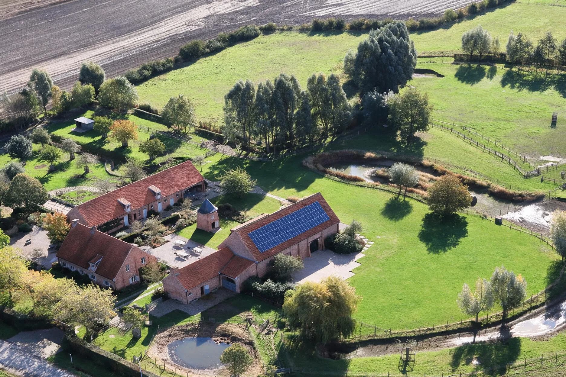 Luchtfoto van het hoevedomein Speghelhof