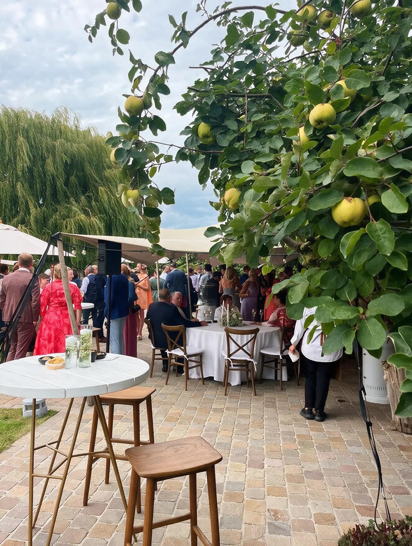 Receptie op de koer van de hoeve Speghelhof